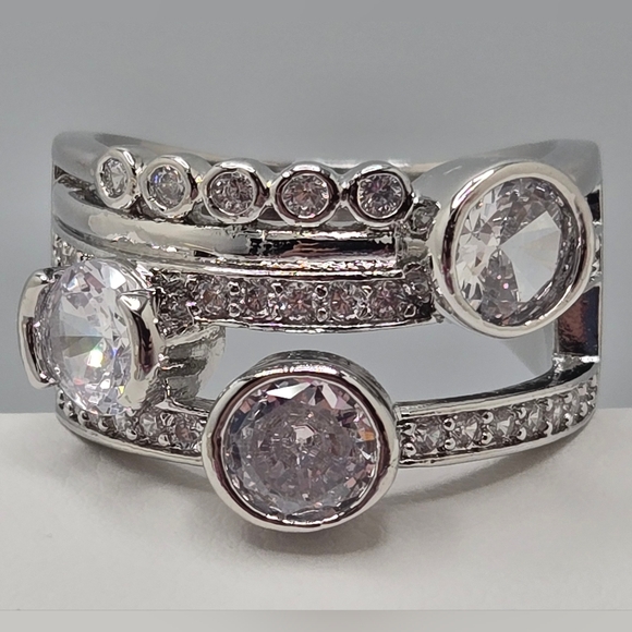 Multi-Stone Diamond Fashion Silver Tone Cocktail Ring Size 8 NWOT - Picture 8 of 12